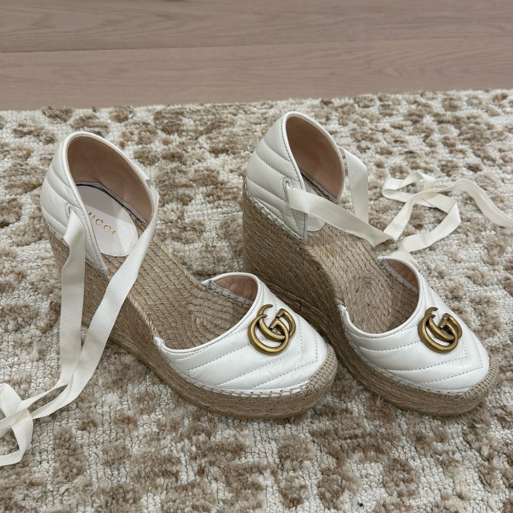 Gucci Marmont espadrilles 
Double G Logo Leather Pumps